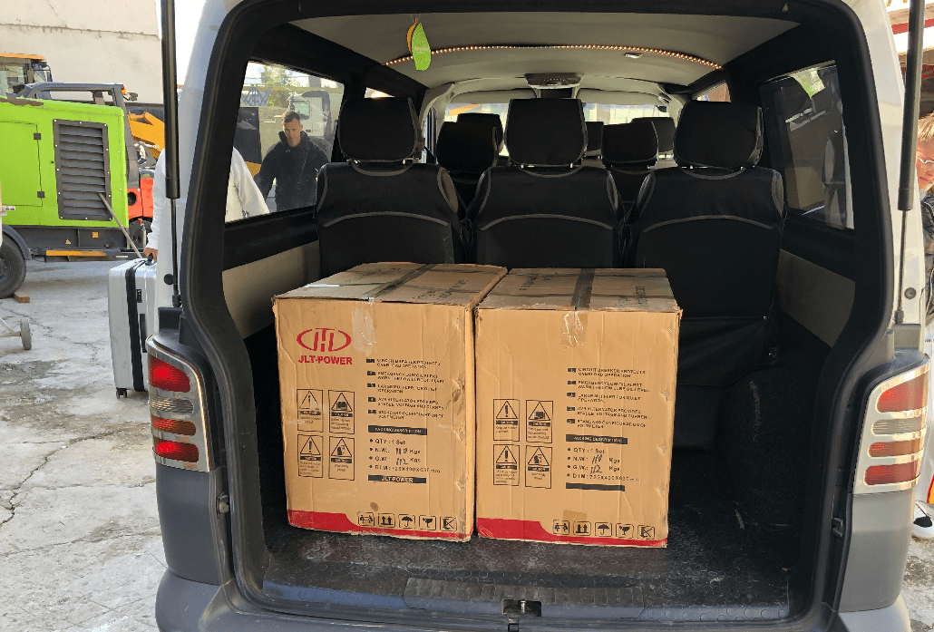 https://braveprodapi.dev-onfire.work/storage/media_library/Bondan_and_Dima/bd-back-of-van-1681926312PpHPb.png?id=101