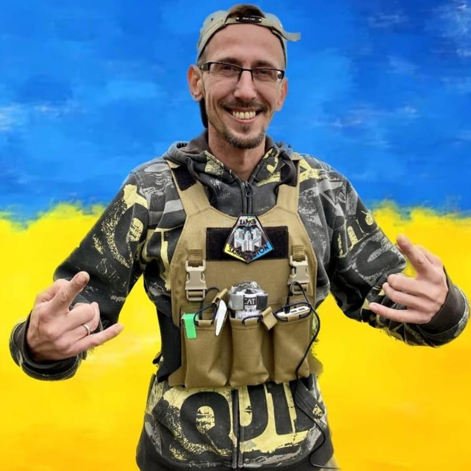 https://braveprodapi.dev-onfire.work/storage/media_library/Pavlo_Kushtym/pavlo-k-in-army-uniform-1684563312avTYt.jpeg?id=3694